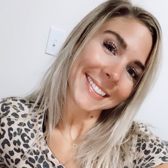 Meet your Posher, Adeline - Picture 1 of 1